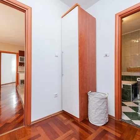 Lea Apartment *